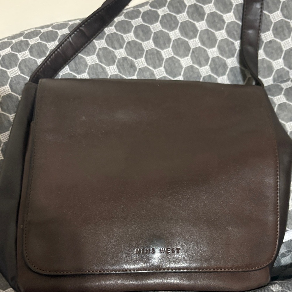 Nine West Dark Brown leather women bag.
Can be use as a crossbody too.